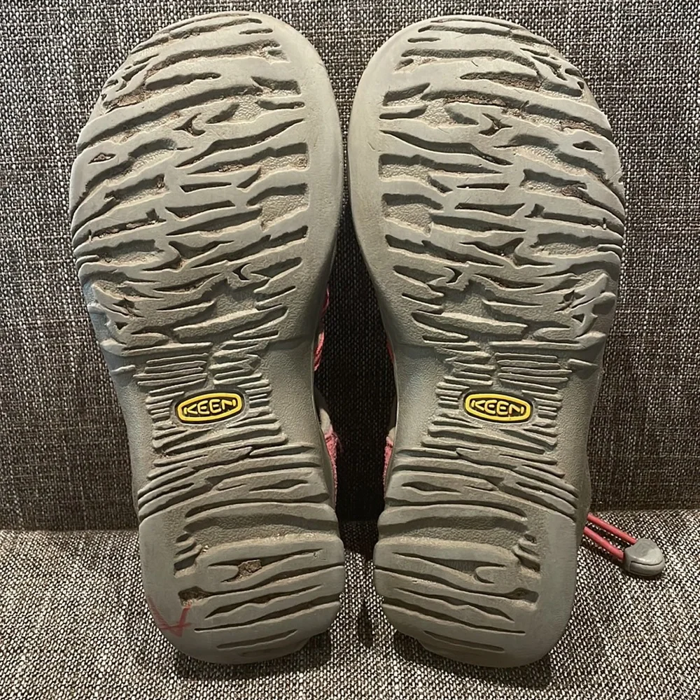 Girls Keen Pink Sandals‎ Size 4